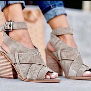 Marc Fisher Size 9 Valen Taupe Sandal